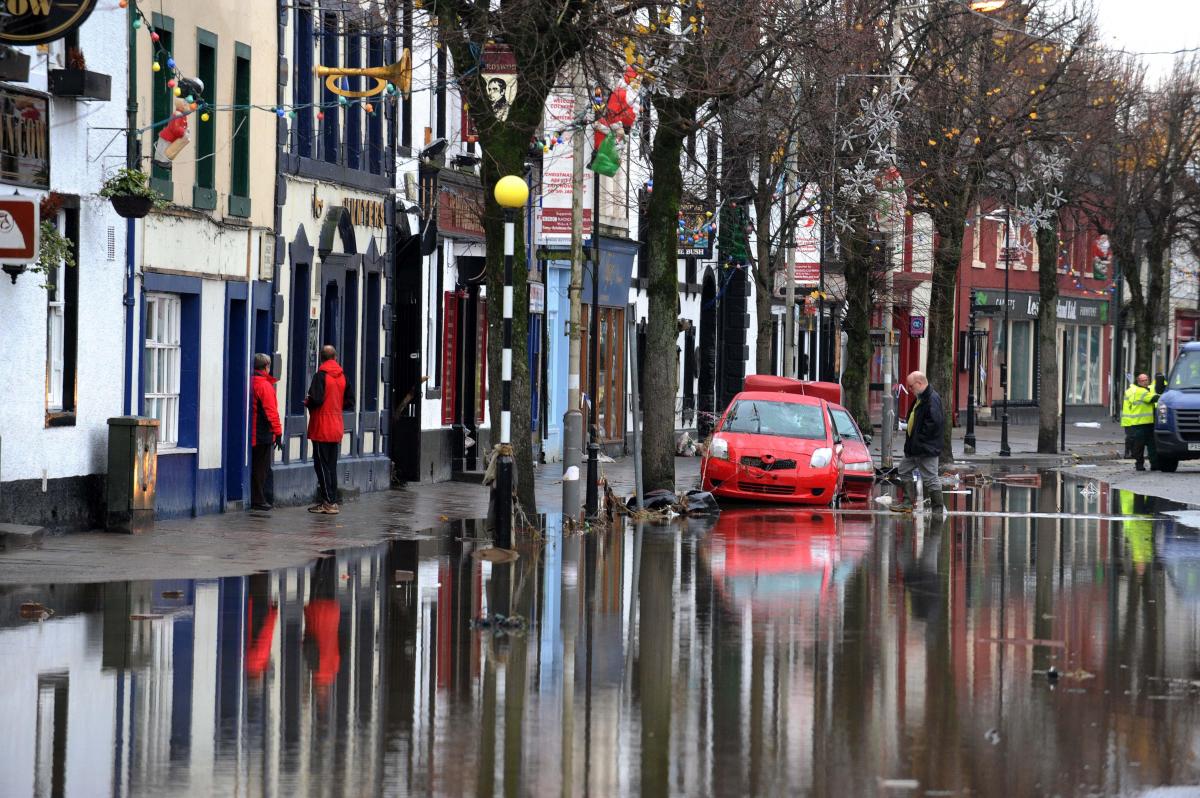 Cockermouth High Street in Cumbria where flood water has receded after torrential rain caused rivers to burst their banks in 2009. - Ph: Owen Humphreys/PA Archive/PA Images